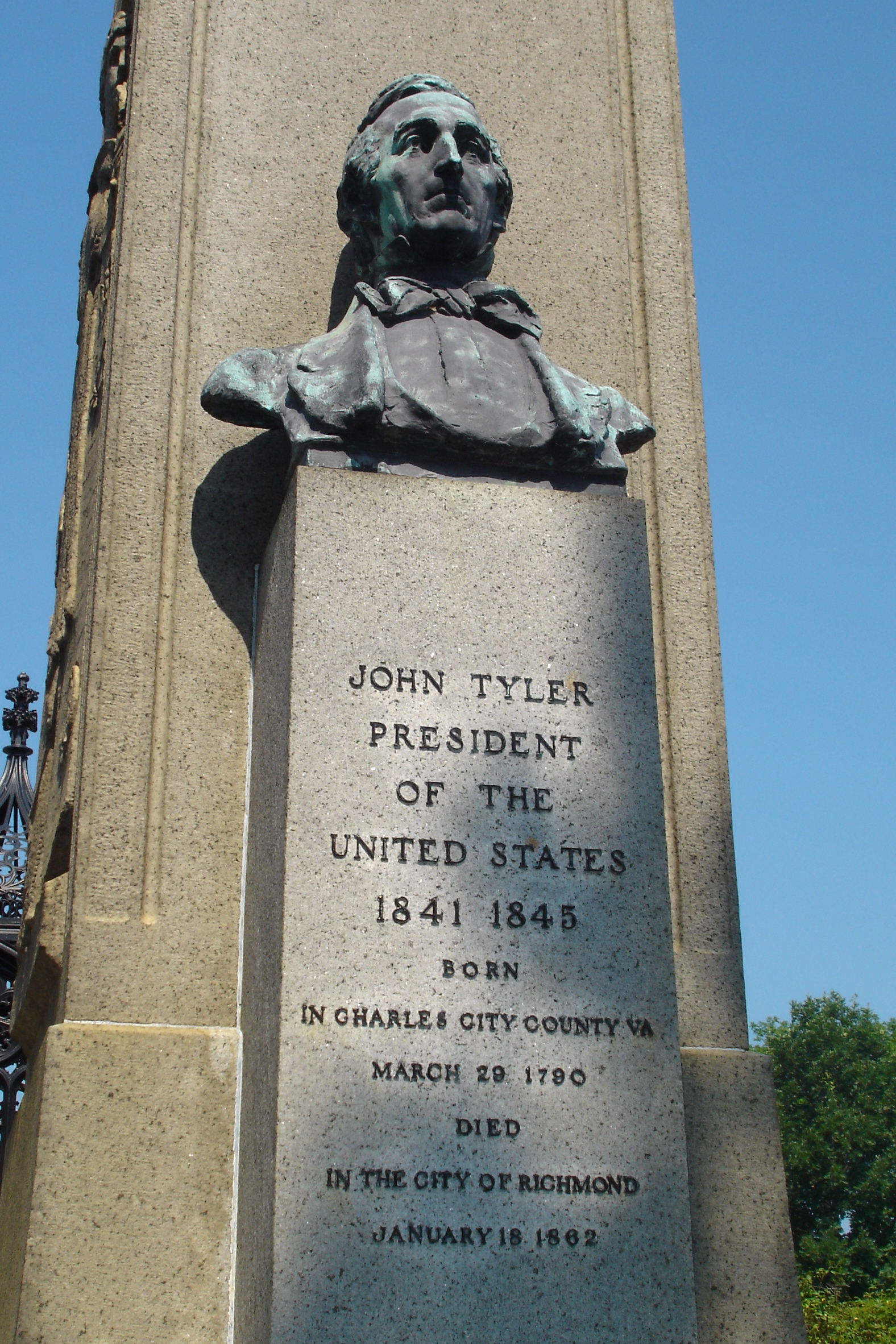 john_tyler_grave_3.jpg - President John Tyler Grave