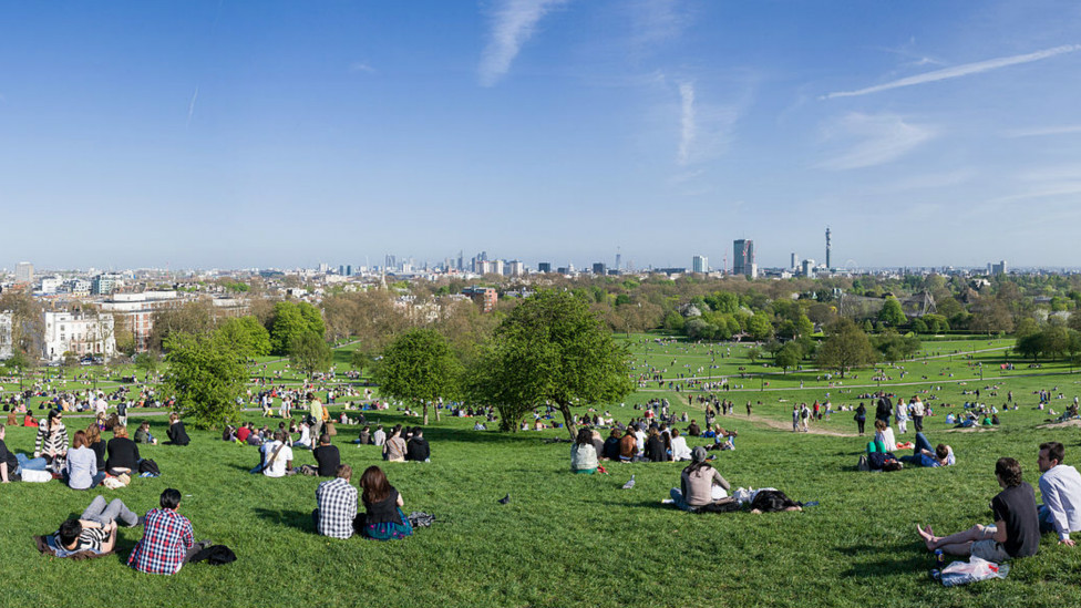 Vista panorâmica de Primrose Hill Foto: David Iliff. Licença: CC-BY-SA 3.0 (http://creativecommons.org/licenses/by-sa/3.0/deed.en)