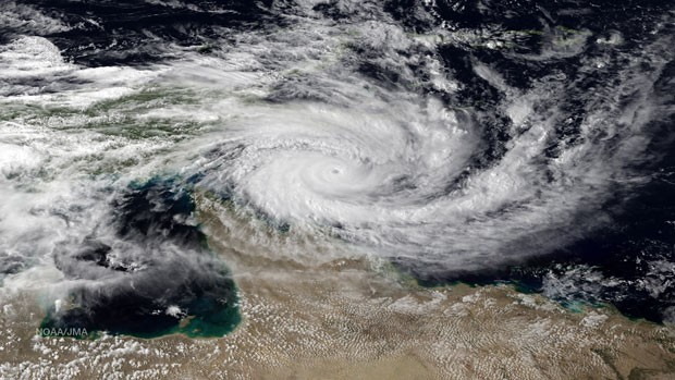 Imagem de satélite mostra um ciclone se aproximando da costa da Austrália nesta quinta-feira (10) (Foto: NOAA/AFP)