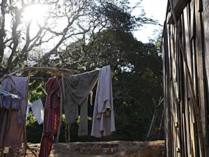 As mulheres lavavam roupa para fora (Foto: Lado a Lado / TV Globo)