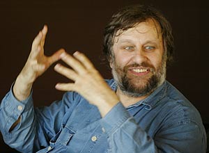 O filósofo esloveno Slavoj Zizek durante visita à Folha, em 2003