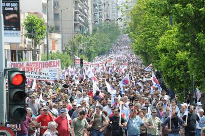 Em  dia de greve geral, milhares de pessoas são esperadas esta  terça-feira nas manifestações em Atenas e no resto da Grécia.